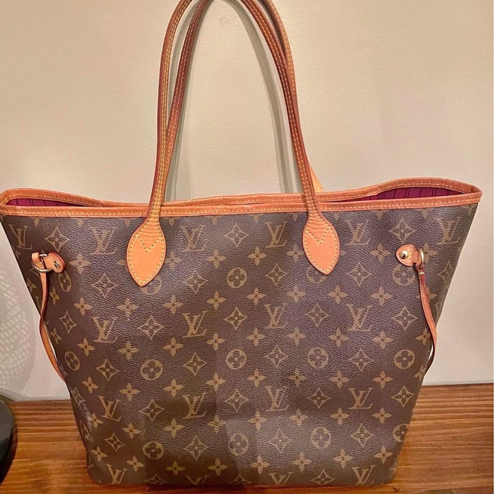 🔥Authentic LV Neverfull, MM tote with beautiful Fuchsia pink inside,